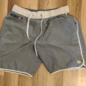 Vuori Mens Small Gray and White Athletic Dry Fit Lightweight Shorts